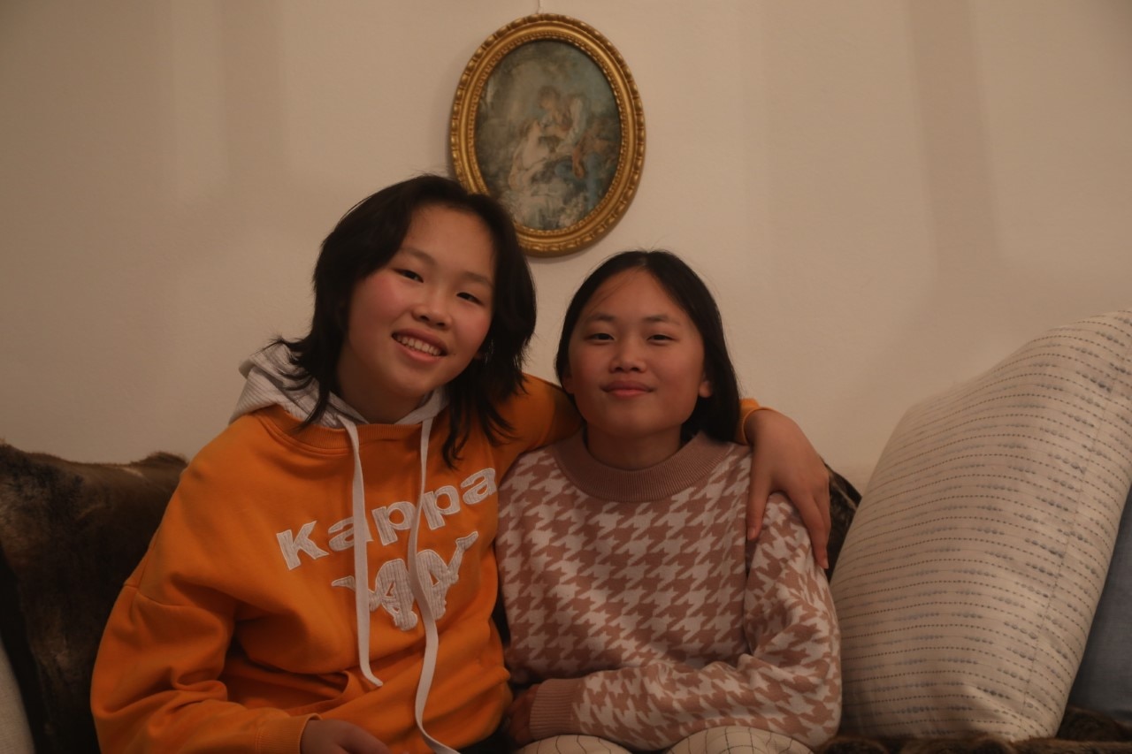 Jaqueline Qin (left) with her younger sister Jessica