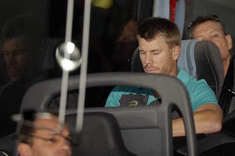 Warner apologizes via social media for ball-tampering role