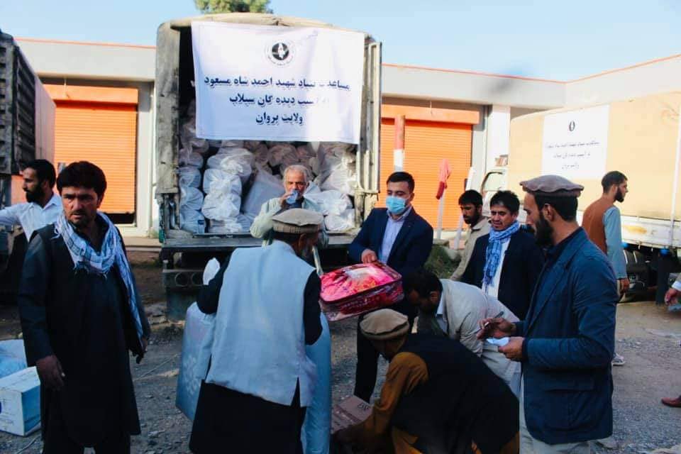 Massoud Foundation's volunteers providing emergency relief to families hit by a major flood in 2020.