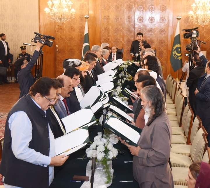 Senate Chairman Sadiq Sanjrani has administered the oath to federal ministers and ministers of state, who will form the cabinet of newly elected Prime Minister Shehbaz Sharif.