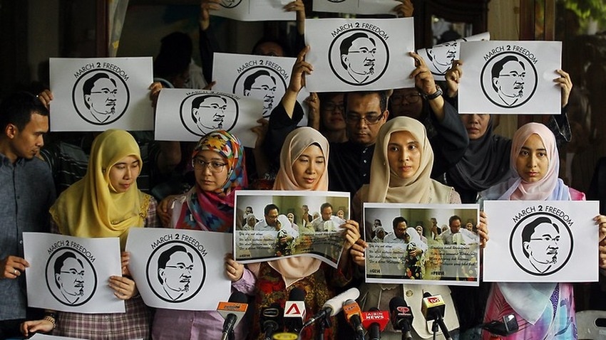 Anwar Ibrahim's family vows to fight on | SBS News