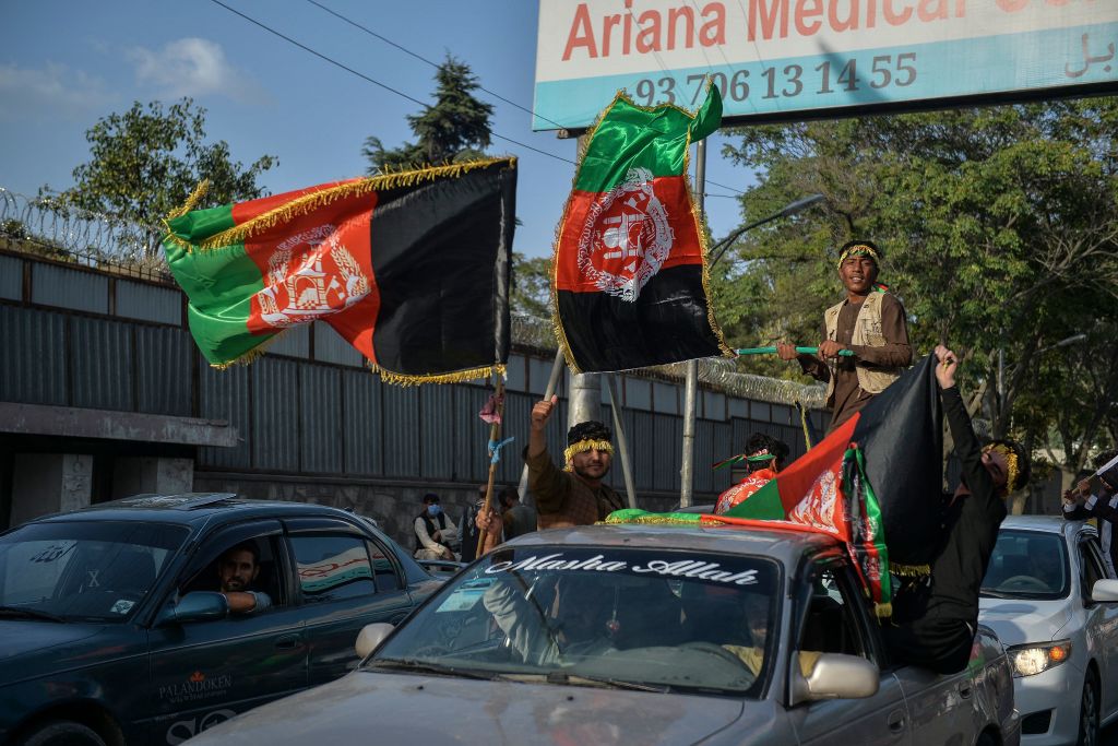 People carry the Afghanistan's national flag on the occasion of 102th Independence Day in the Wazi Akbar khan area of Kabul on 19 August, 2021. 