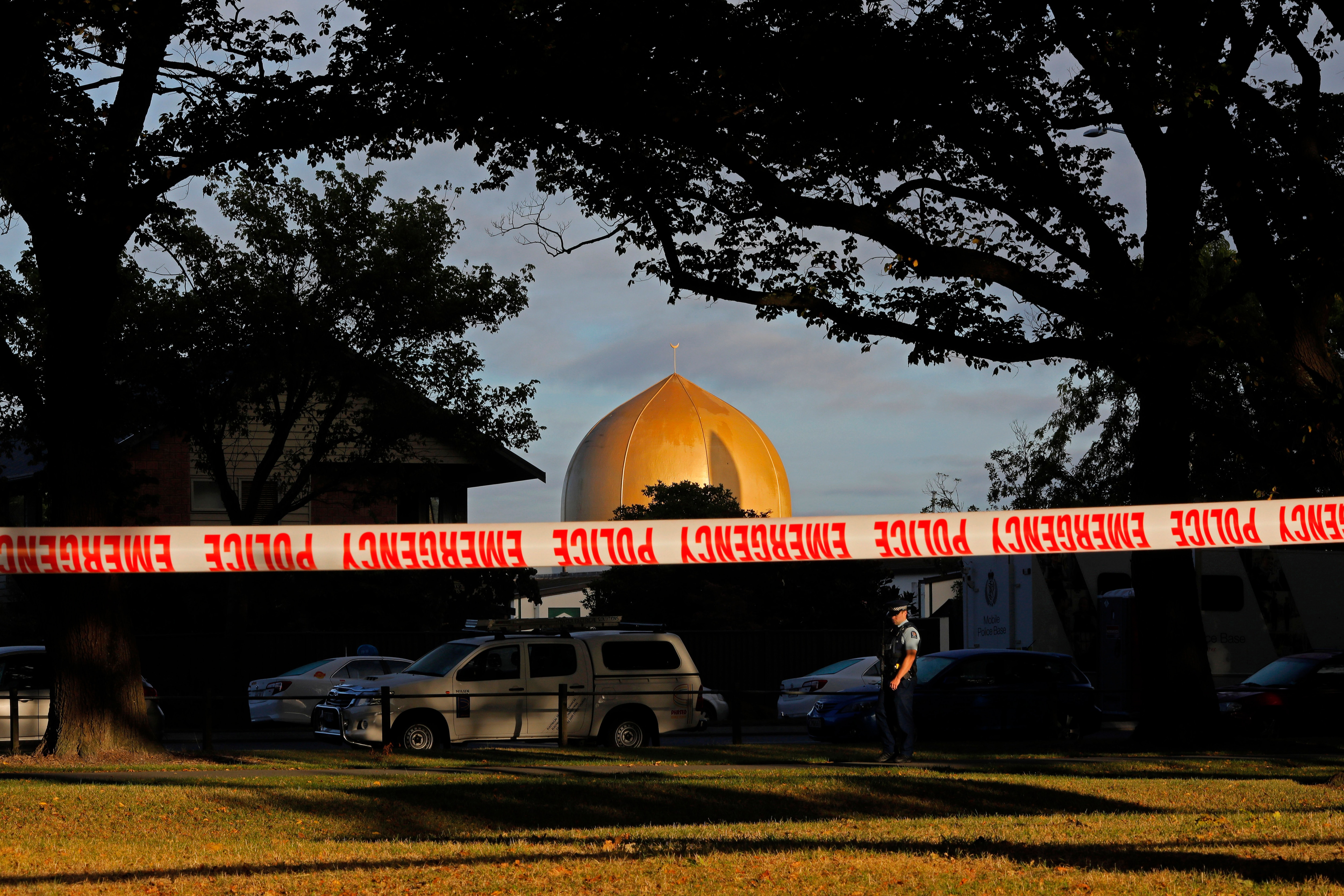 a police officer stands guard in front of the Masjid Al Noor mosque in Christchurch (AAP)