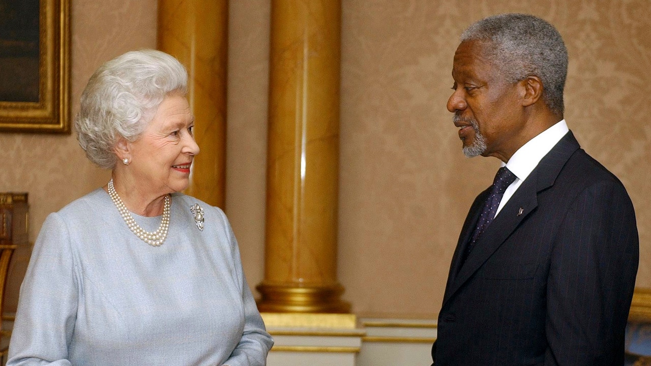 Queen Elizabeth II receives the Secretary General of the United Nations, Kofi Annan, at Buckingham Palace in 2004.