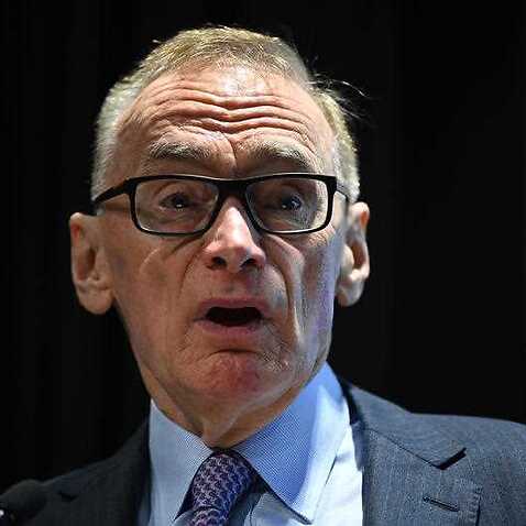 Former NSW premier Bob Carr calls for anti-vaxxers to be stripped of Medicare