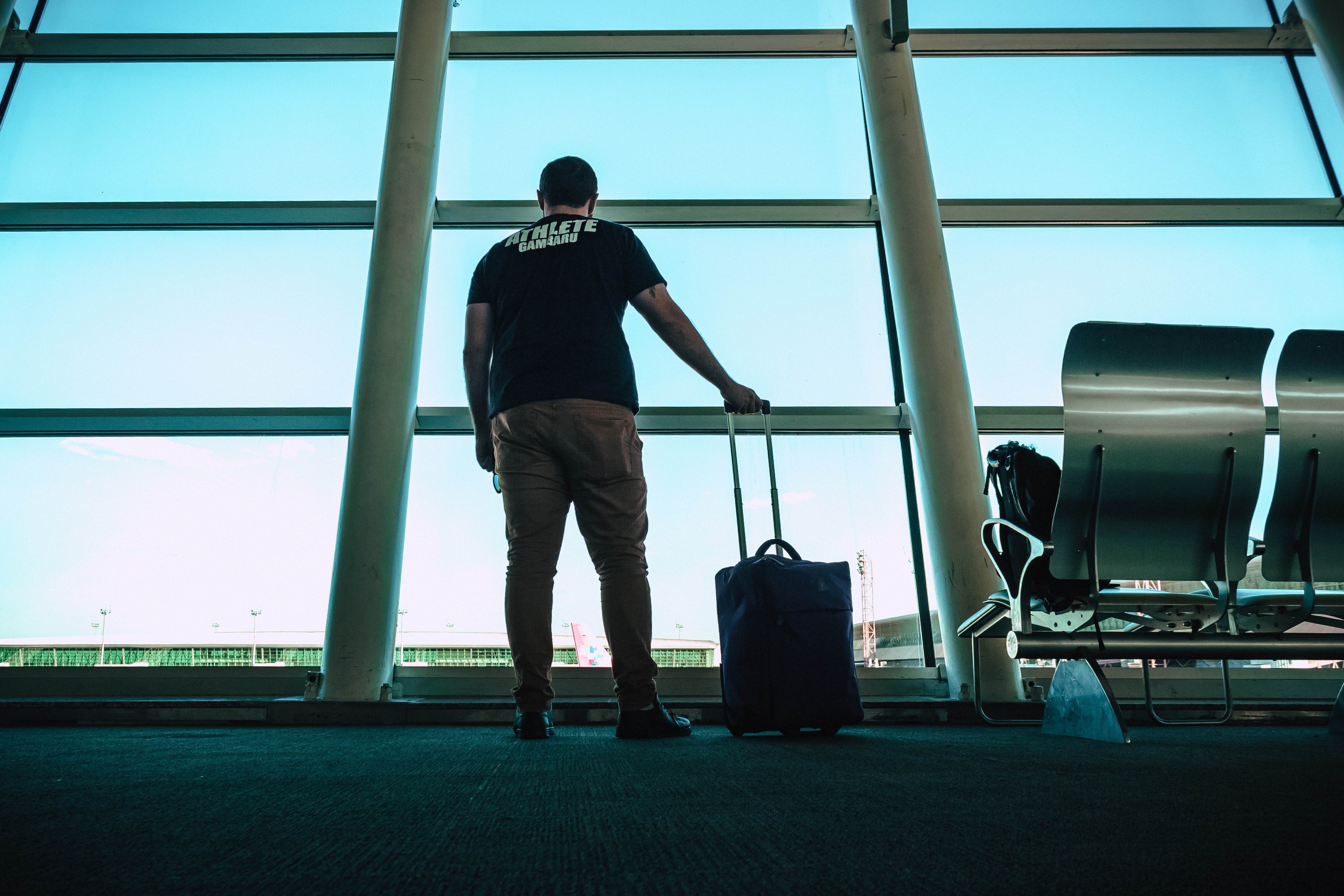 An airport-man - Victor Freitas -Pexels