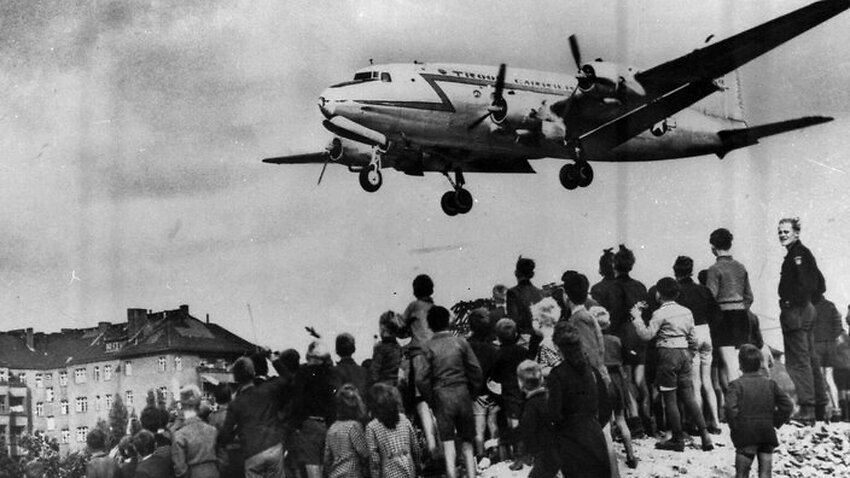 SBS Language | Berlin Airlift