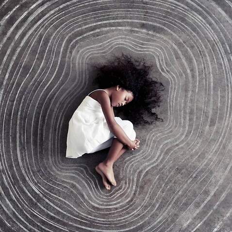 A girl in the tree ring