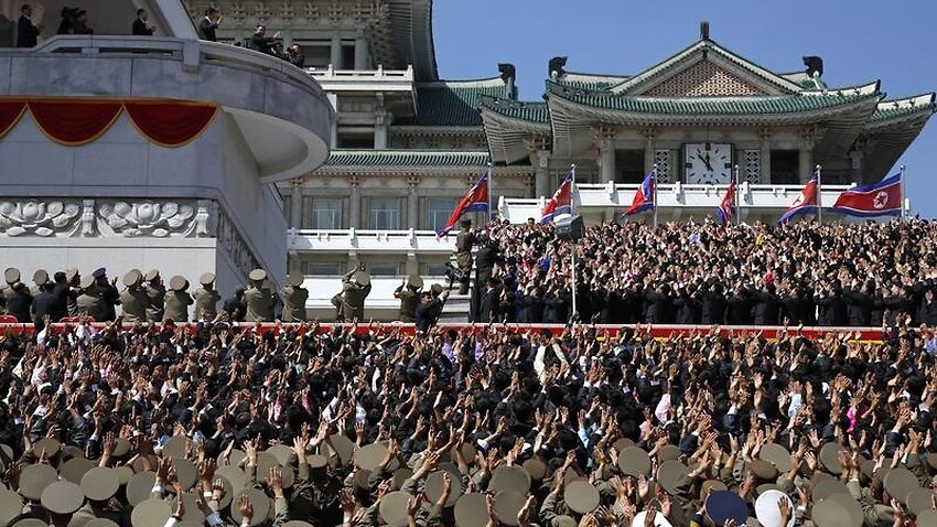 North Korea Stages Huge Military Parade Sbs News 