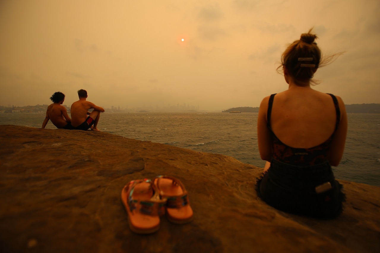 Smoke haze from bushfires blankets the Sydney CBD.