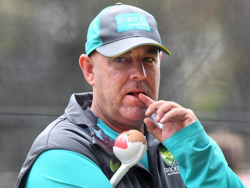 Warner apologizes via social media for ball-tampering role