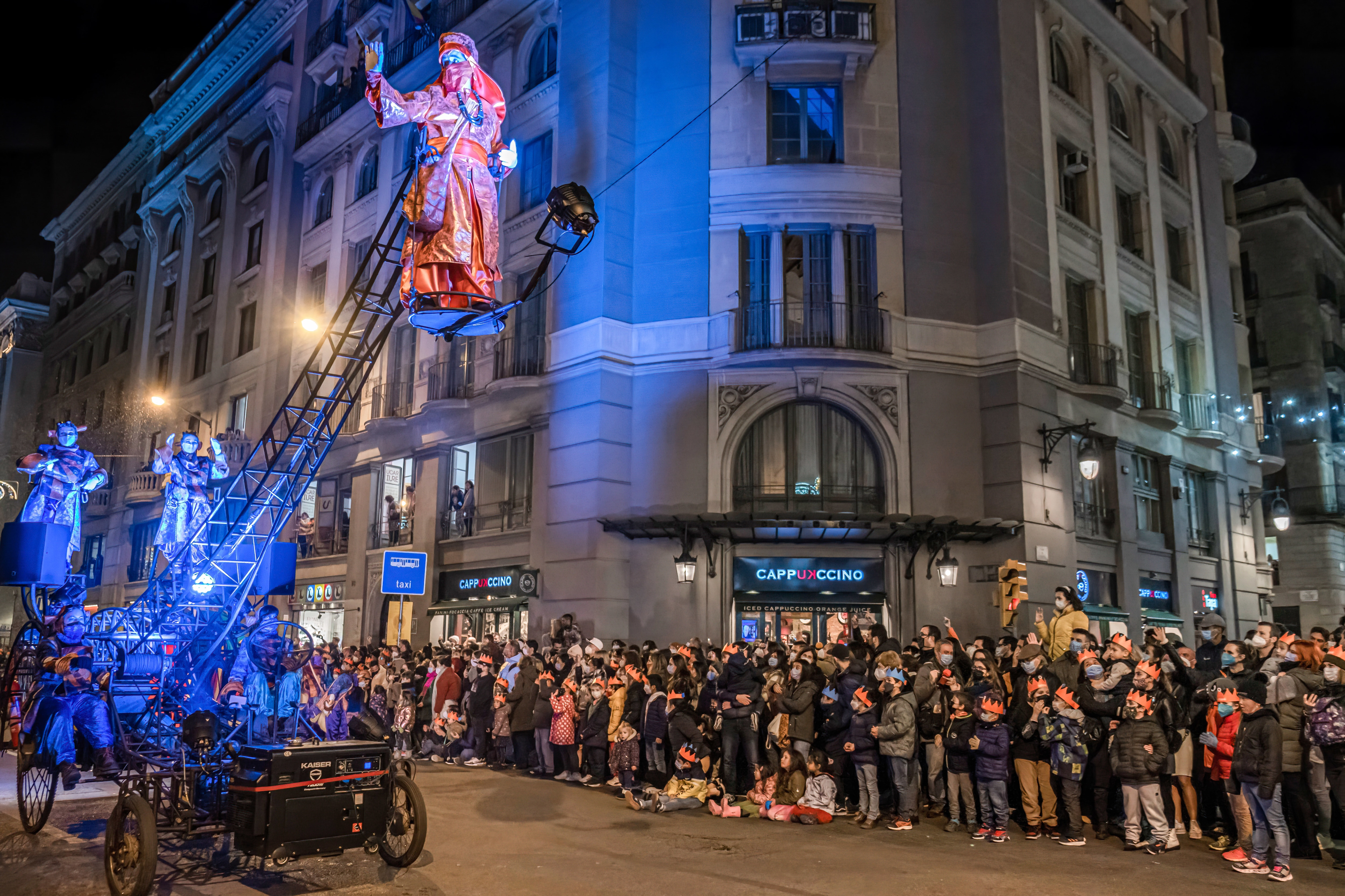 A royal carriage is seen in Via Laietana during the procession of the Magi from the East.Within the tradition of the Christmas festivities, the traditional procession of the Three Wise Men from the East has taken place in the streets of Barcelona. 