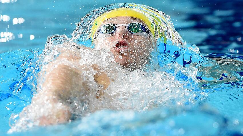 Aussie backstroker prepares for Olympic debut | SBS News