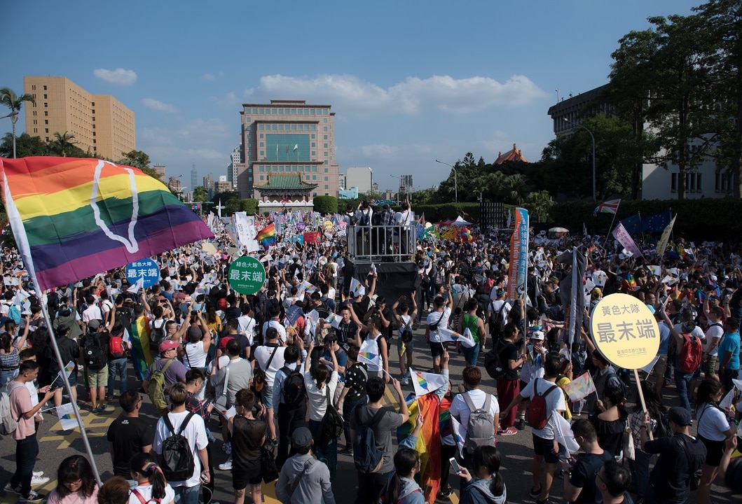 Taiwan Gay Pride Parade Pushes Key Referendum Vote Sbs News