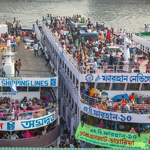 Homebound passengers board a ship as they travel to their villages home to celebrate of Eid al-Fitr, in Dhaka, Bangladesh, 29 April, 2022. 