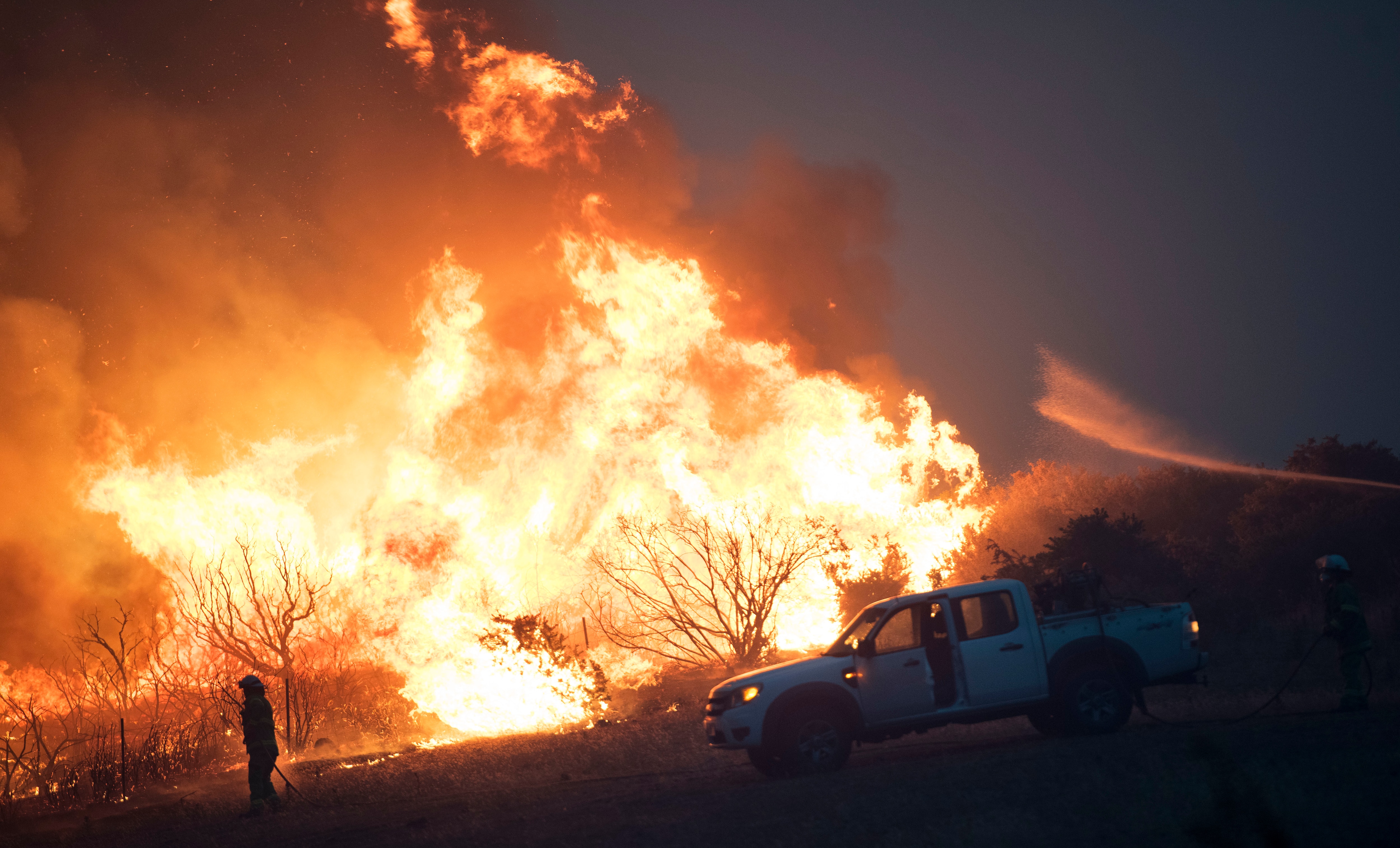 Firefighters work to contain the Pelham Road Fire in Southern Tasmania.