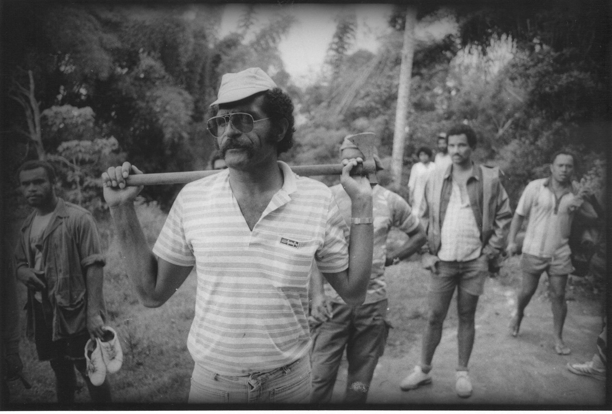 Kanak leader Eloi Machoro broke an urn with an ax as part of the boycott of the French elections.  