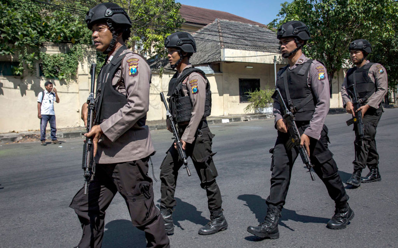  Indonesian police in front of a Surabaya police station 