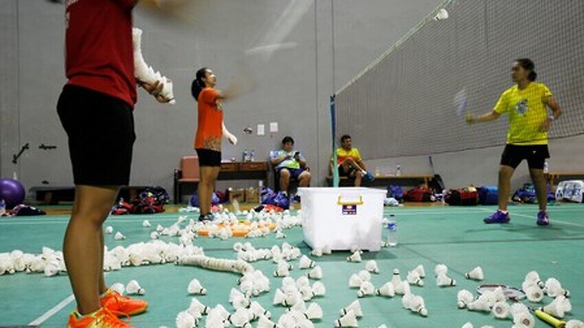 indonesia's 'minions' aim for badminton glory  sbs news