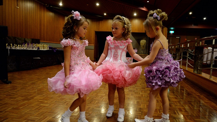 Russian city bans child beauty pageants | SBS News