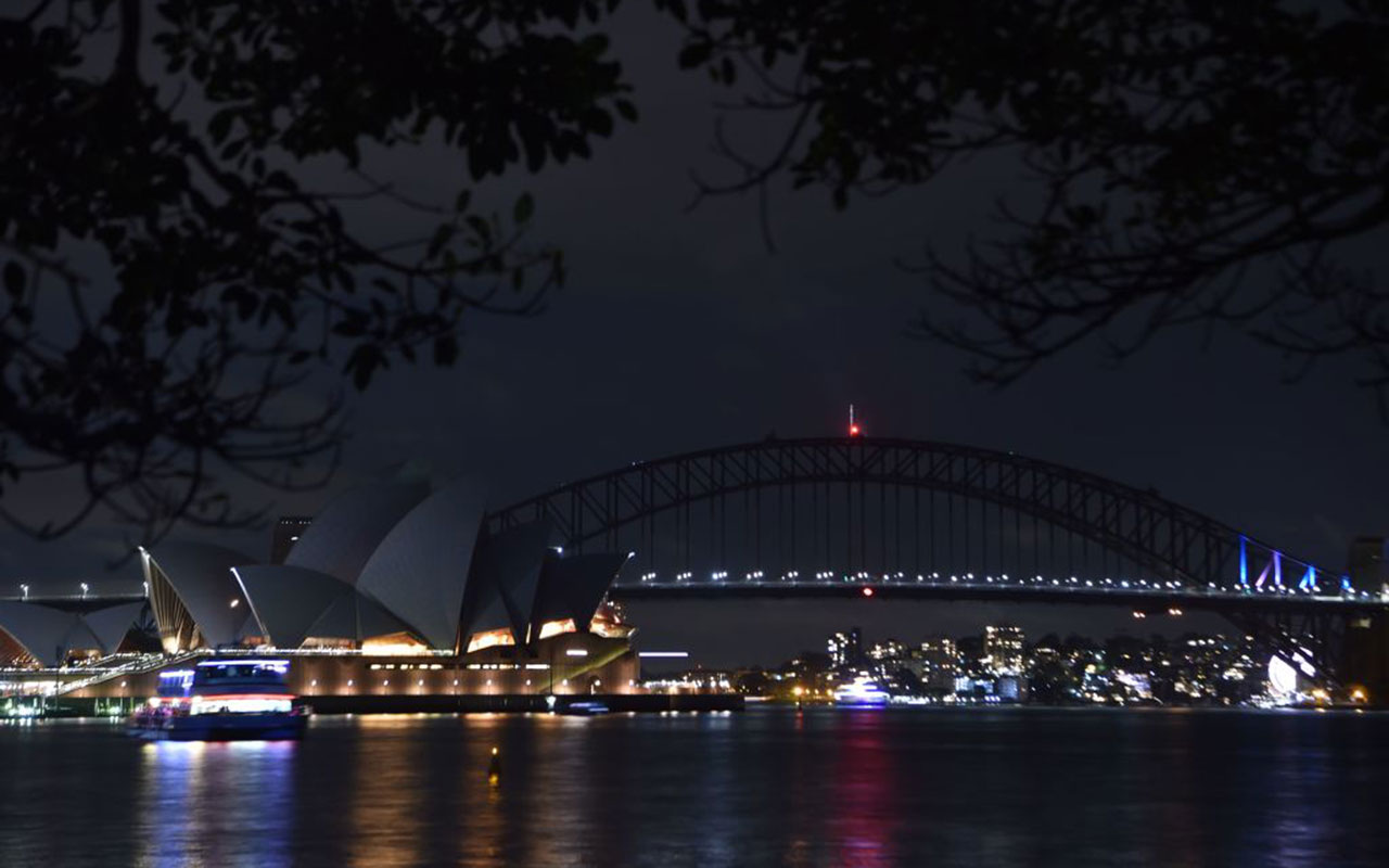 In pictures: The world switches off for Earth Hour 2018 | SBS News1280 x 800