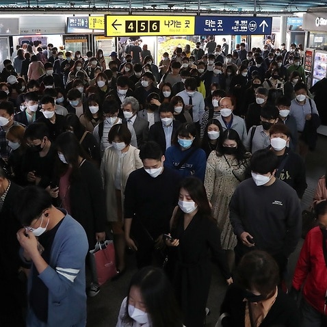 epa08413717 Commuters wearing masks change trains in the morning rush hour at a subway station in Seoul, South Korea, 11 May 2020, amid concerns over the spread of COVID-19 in the wake of new infections at clubs in Seoul.  EPA/YONHAP SOUTH KOREA OUT