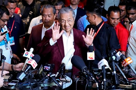 Mahathir Mohamad speaks during a press conference on the general elections, in Petaling Jaya, outside Kuala Lumpur, Malaysia, 09 May 2018. 