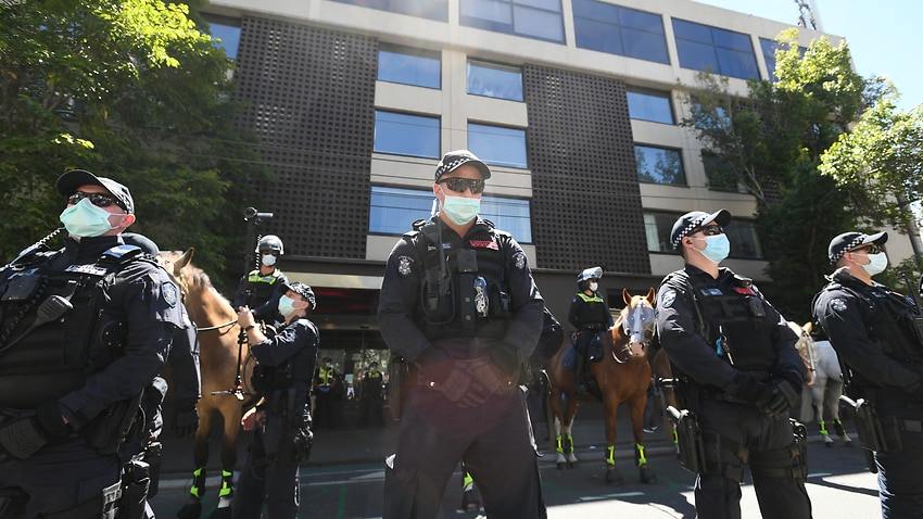 Police are seen outside the the Park Hotel in Melbourne, Saturday, January 09, 2021. (AAP Image/Erik Anderson) NO ARCHIVING