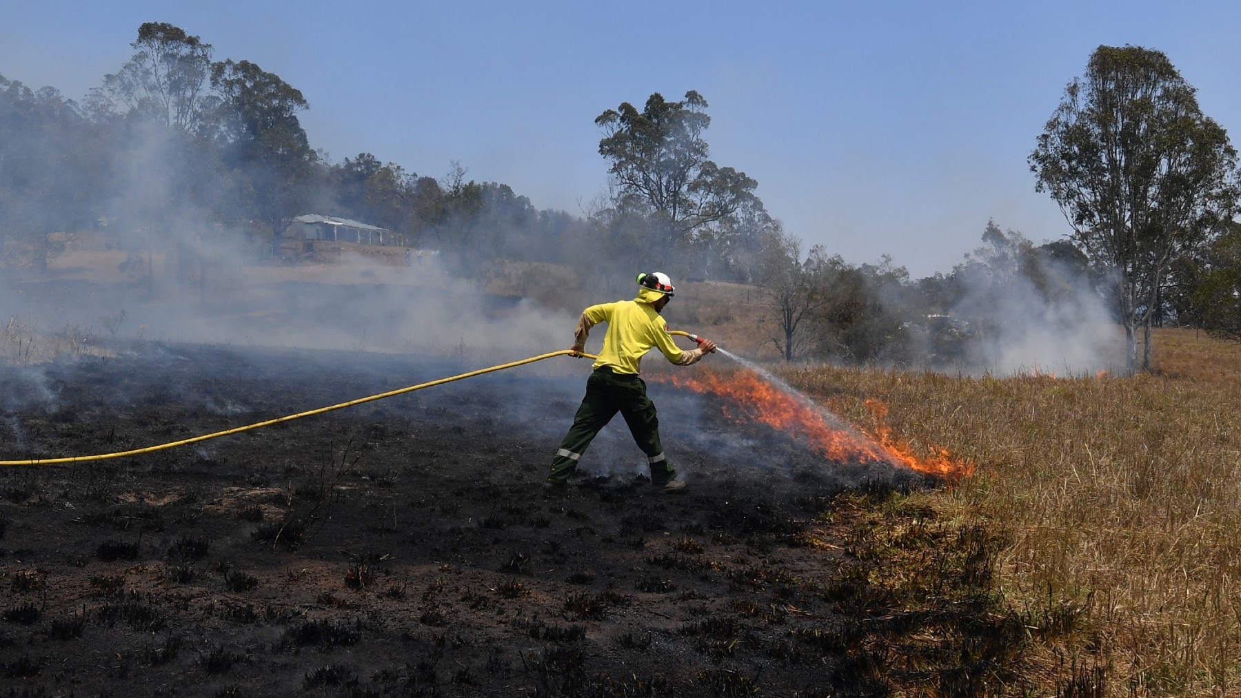 grassfires firefighter Australia