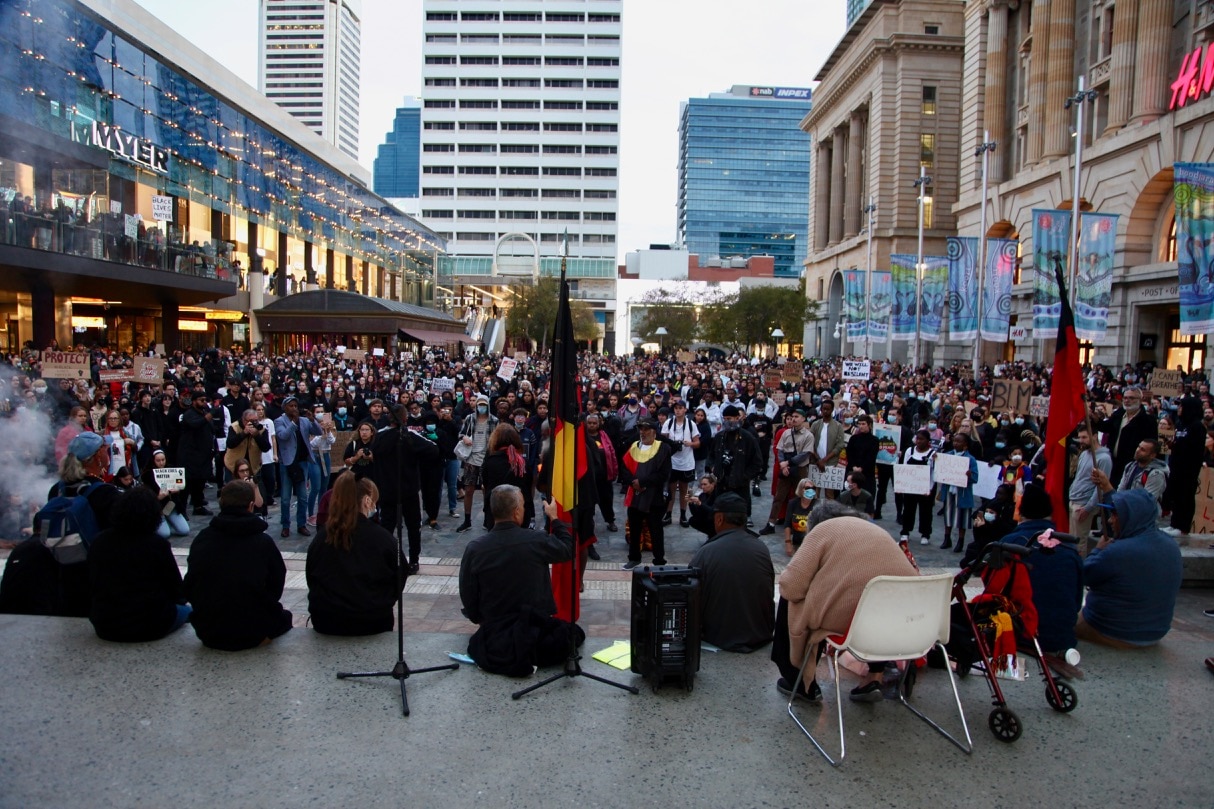 The demonstrators also drew attention to indigenous deaths in custody in Australia.