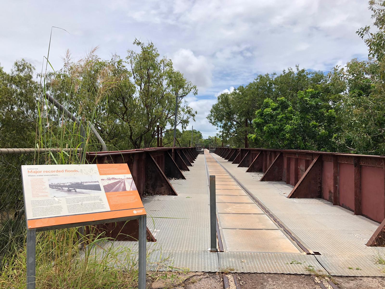 Waking/bike track which connects around the town: the old rail trail