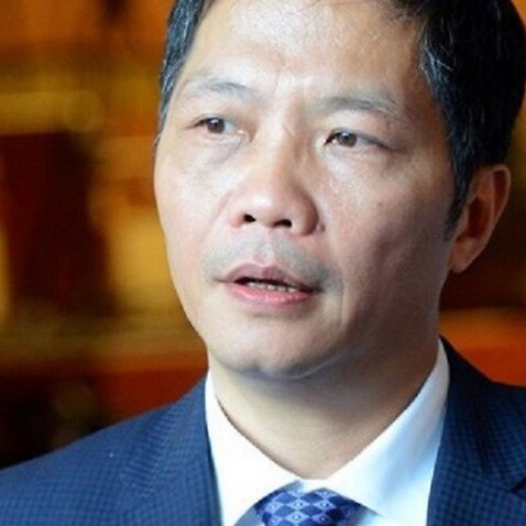Bộ trưởng Công Thương Trần Tuấn Anh xin lỗi việc xe công đón người nhà ở sân bay.