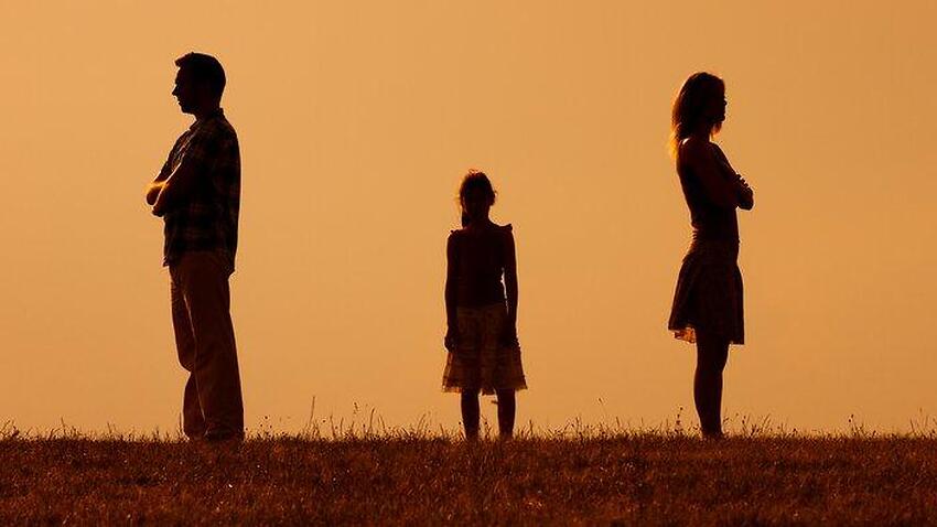 How to navigate family estrangement over Christmas | SBS News