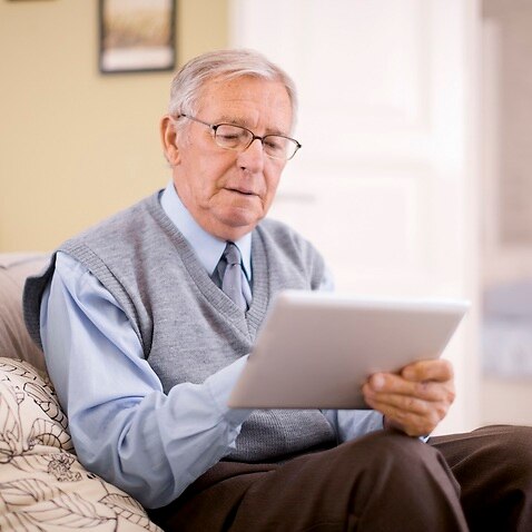 ผู้สูงอายุใช้งานบริการธนาคารออนไลน์ด้วยตนเอง