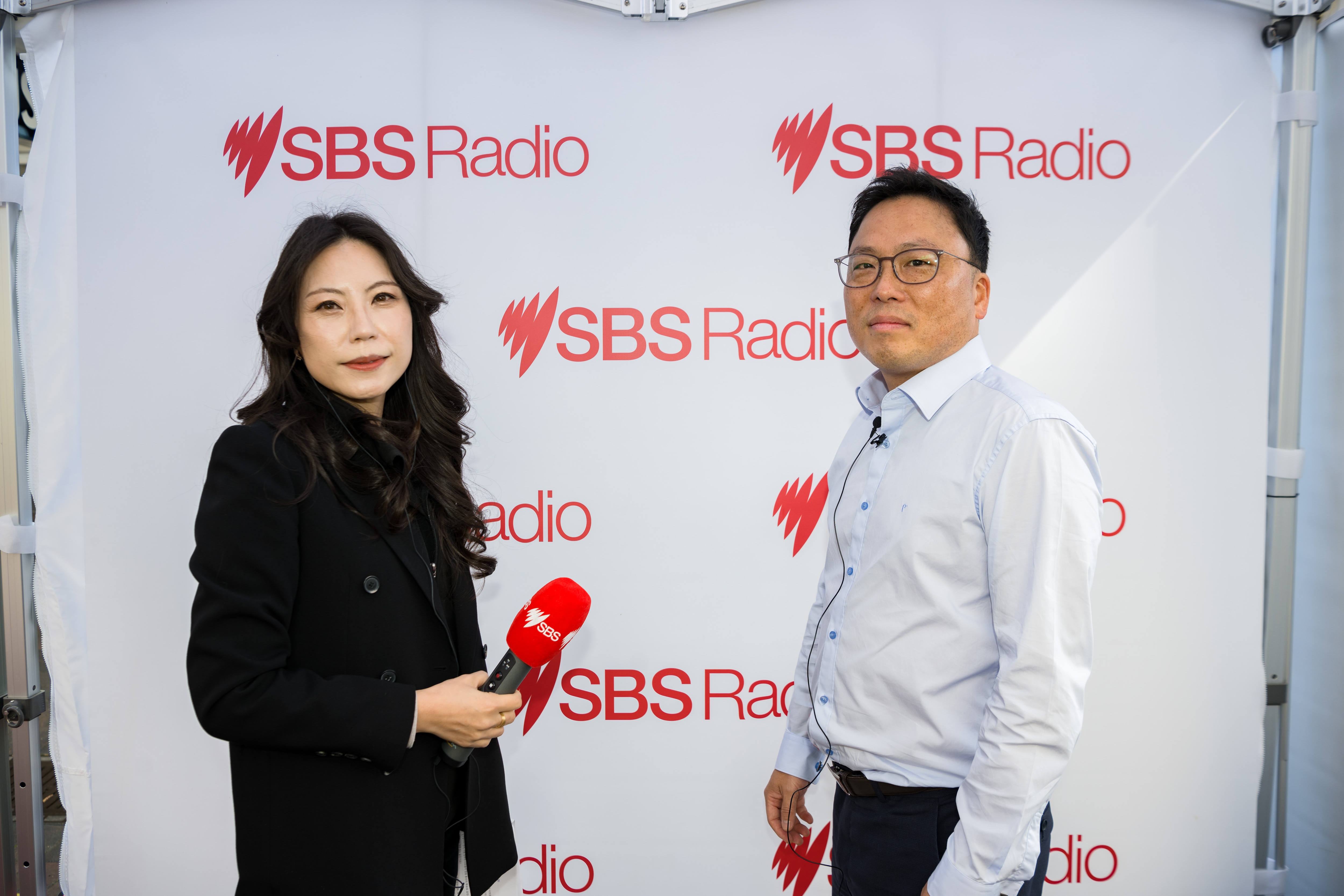 SBS 한국어 프로그램의 나혜인 피디와 라이드 카운슬 노동당 한국계 송강호 시의원