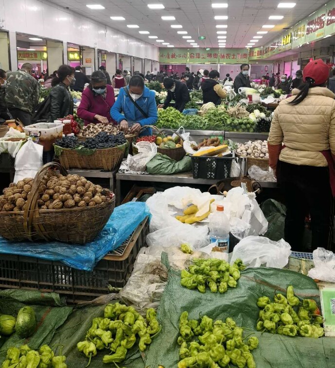 A wet market in Kunming, China.