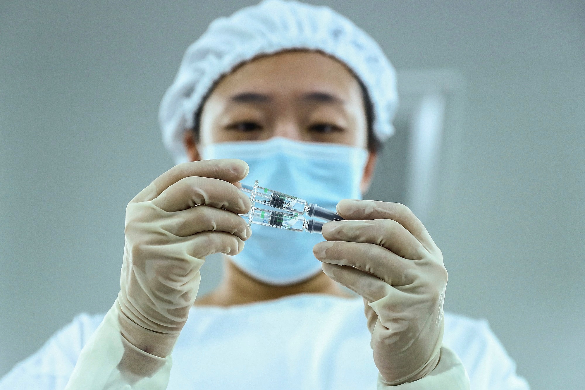 يتم تغليف منتجات اللقاح في شركة Beijing Biological Products Institute Co.، Ltd ، وهي وحدة تابعة لشركة Sinopharm المملوكة للدولة في بكين. 