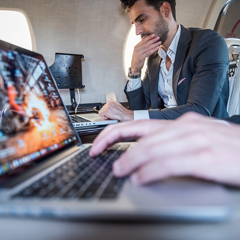 carry laptop on plane