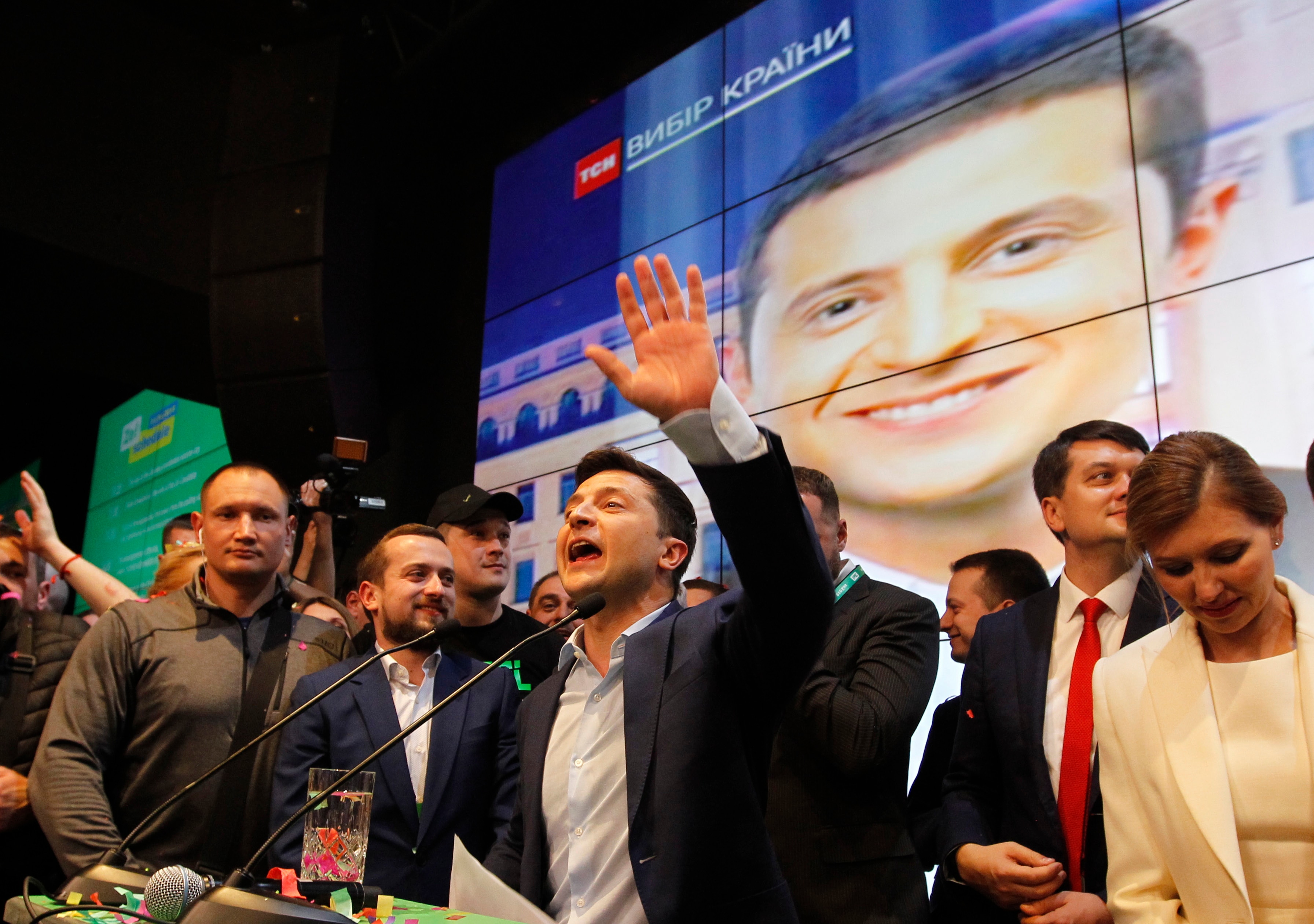 Ukraine comedian gets last laugh, wins second round of presidential