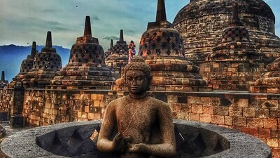 Candi budha terbesar di dunia adalah