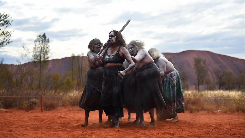 Marking 30 years since Uluru Kata Tjuta restored to Anangu 