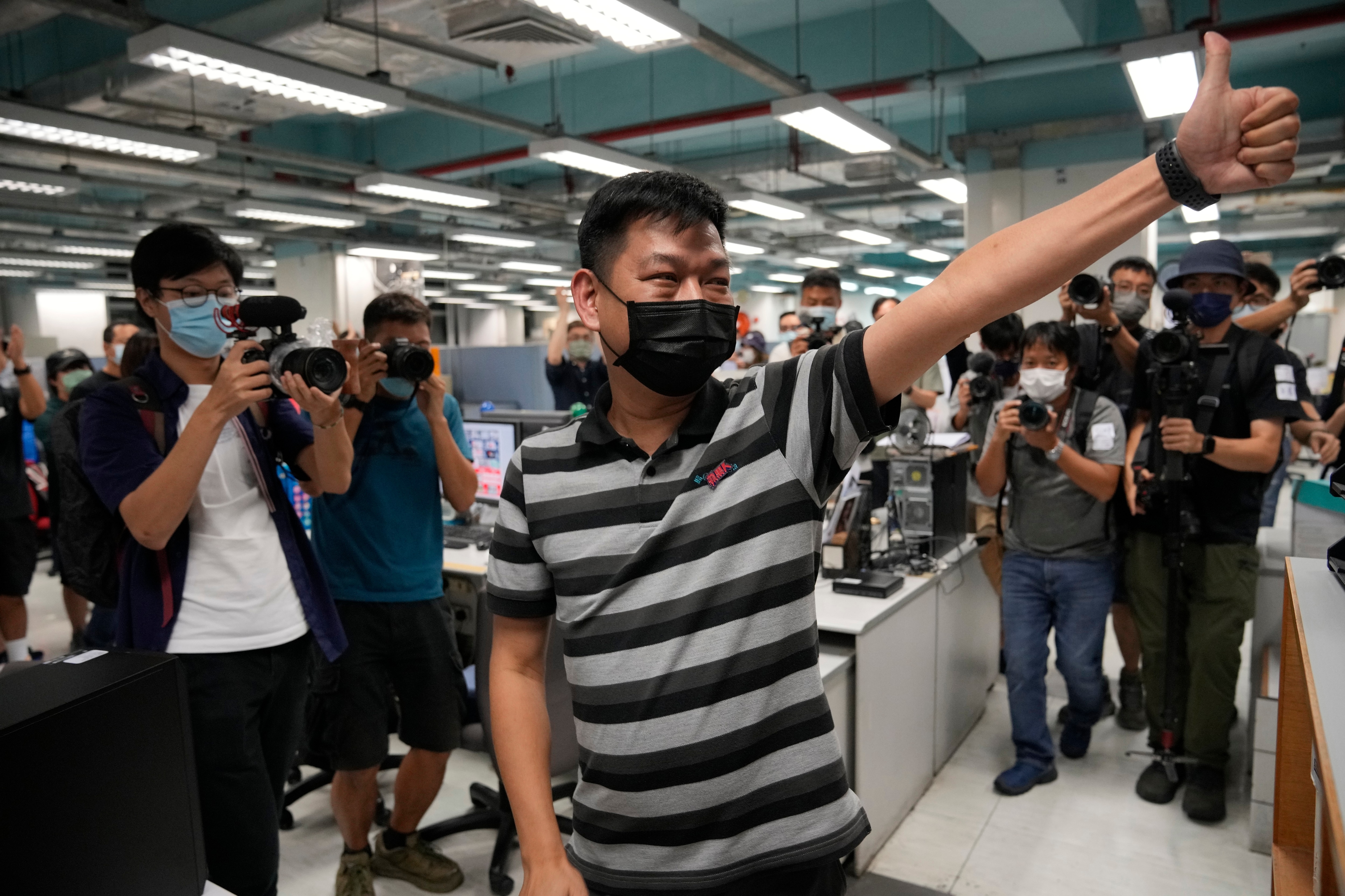 Lam Man-chung, Executive Editor-in-Chief of Apple Daily gesture at the headquarters before the newspaper stop publishing in Hong Kong.