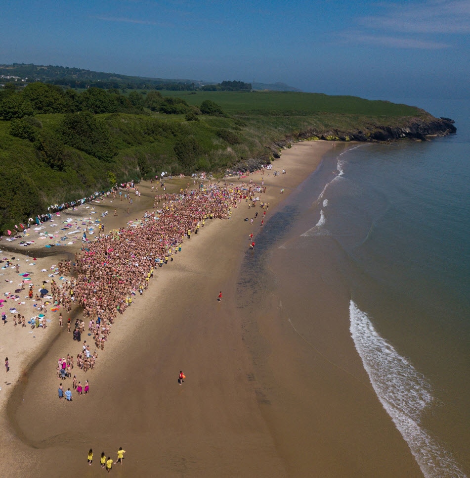 Women Bare All For World Record Breaking Skinny Dip Sbs News 6254