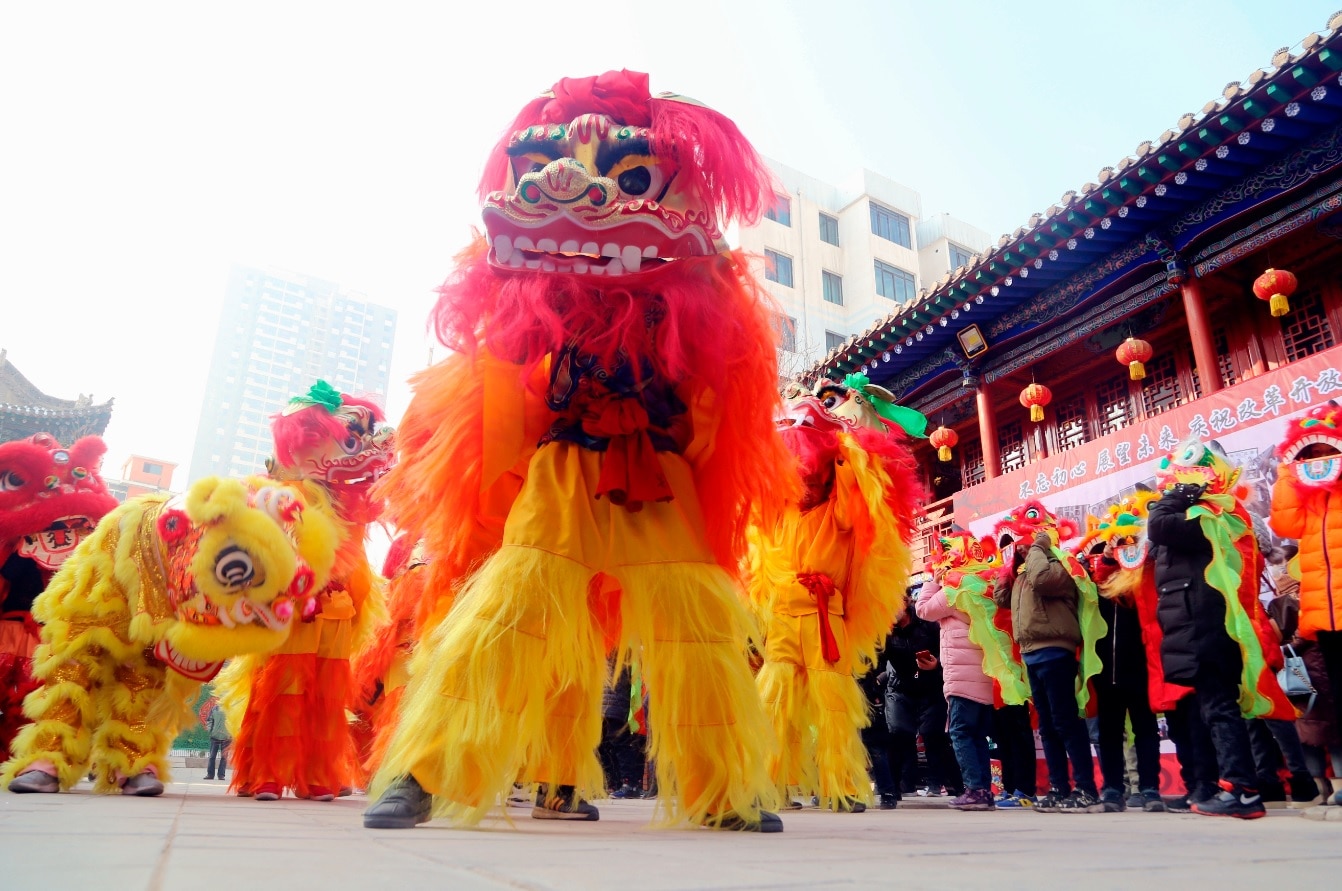 SBS Language | Lunar New Year: The legend behind the Chinese lion dance