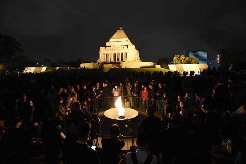 Thousands gather across Australia for Anzac Day dawn services SBS News