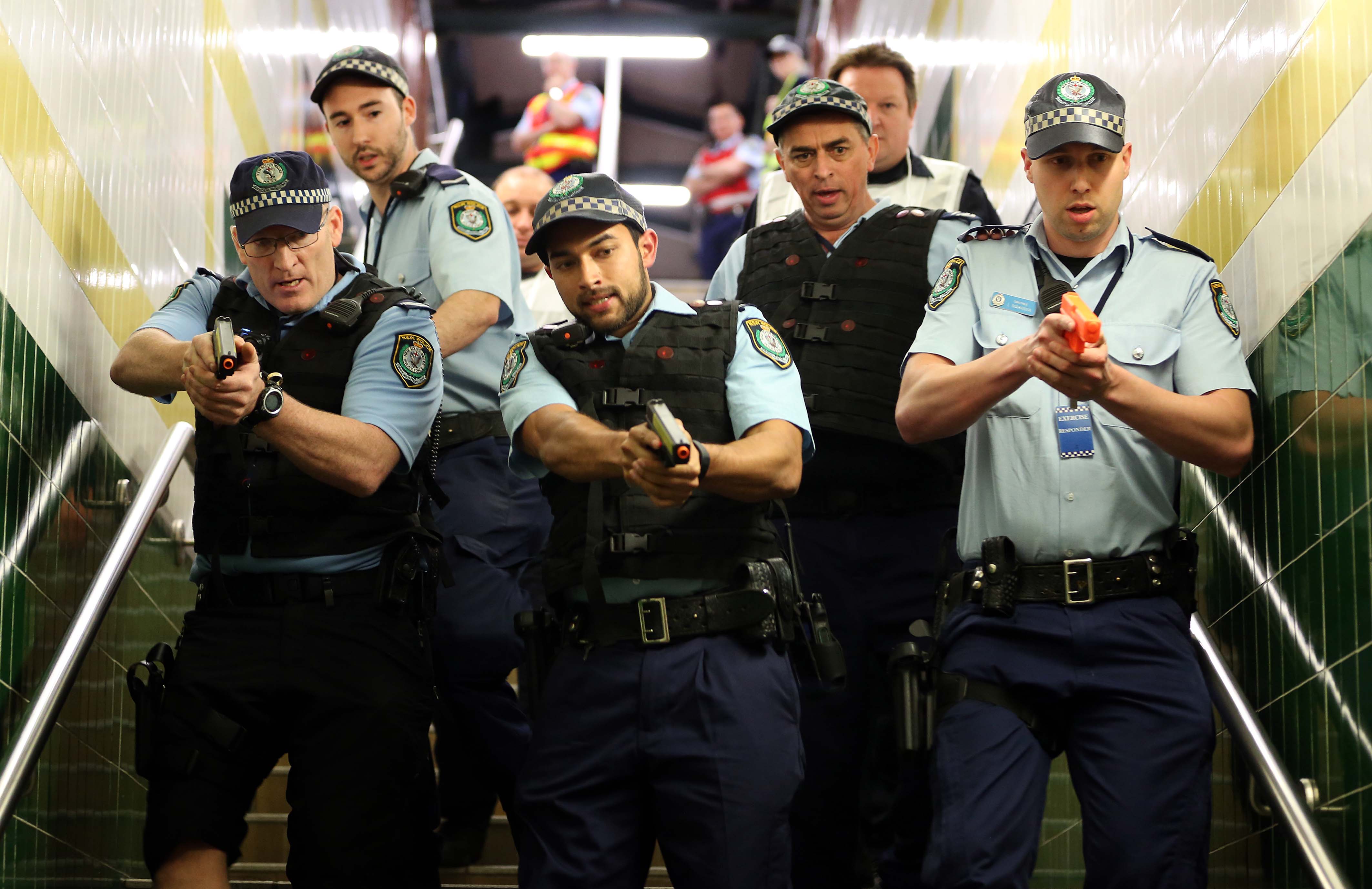 Police conduct dramatic terror training at Sydney train station | SBS News