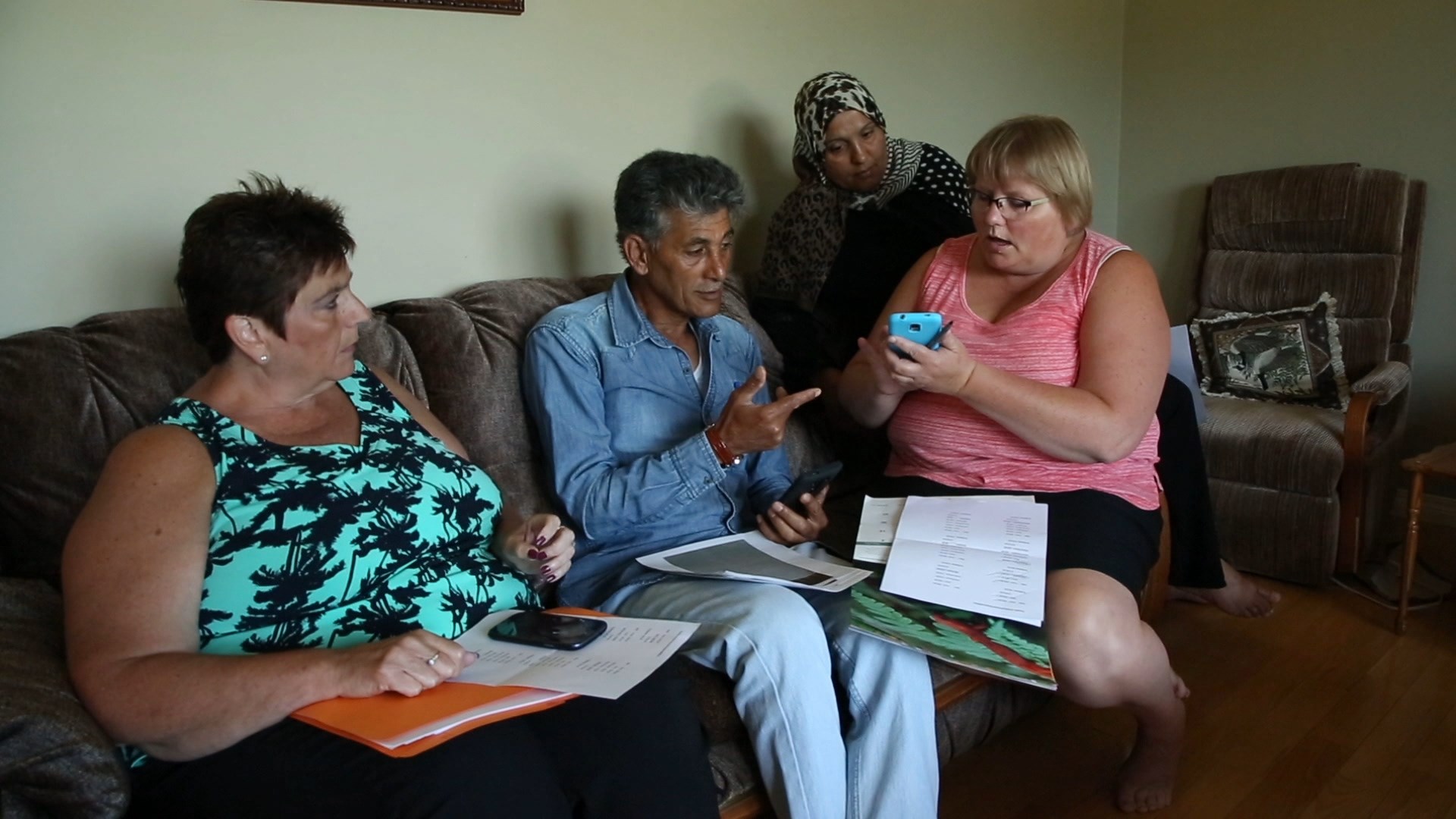 Dawn Burke uses Google Translate to talk with the Rafia family, Syrian refugees who moved to the Canadian town of Chipman.