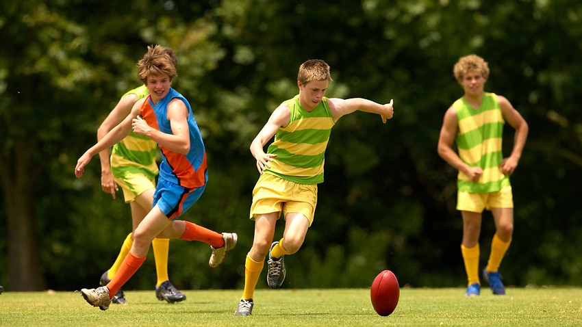 bahasa SBS |  Apa itu “sepak bola”?  Apa yang perlu Anda ketahui tentang budaya olahraga Australia