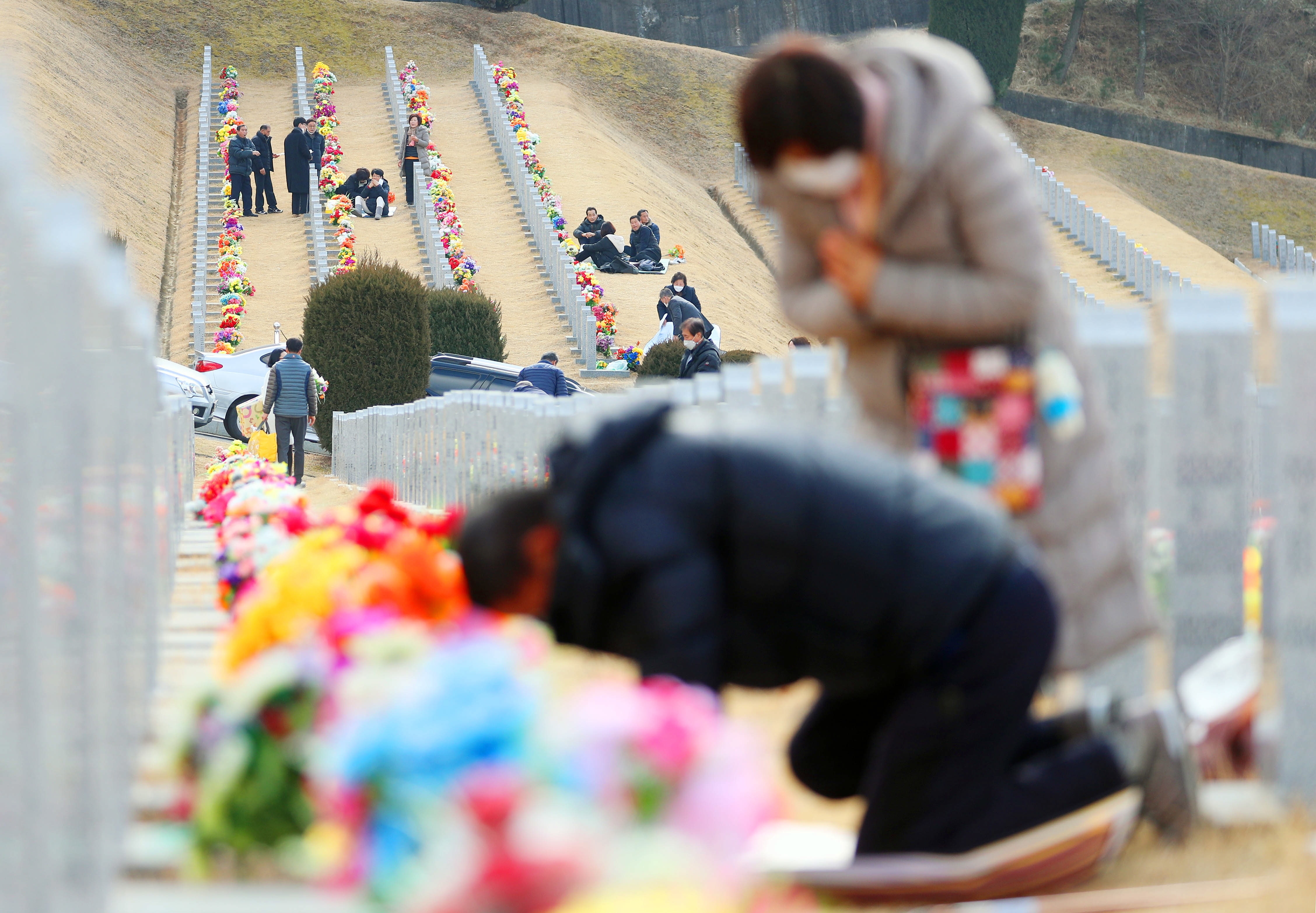 People pay tribute to their ancestors at a national cemetery in the southeastern city of Yeongcheon, South Korea, 23 January 2022.  EPA/YONHAP SOUTH KOREA OUT