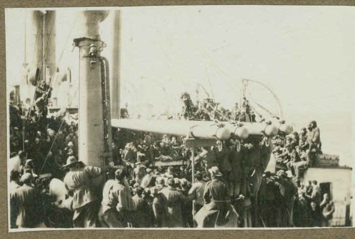 Australian troops returning home after WWI ended; a snapshot when they crossed the Equator